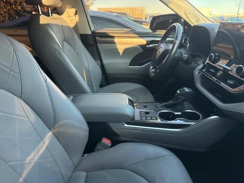 2024 Toyota Highlander Hybrid Platinum