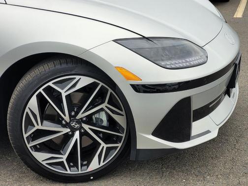 2025 Hyundai IONIQ 6 SEL