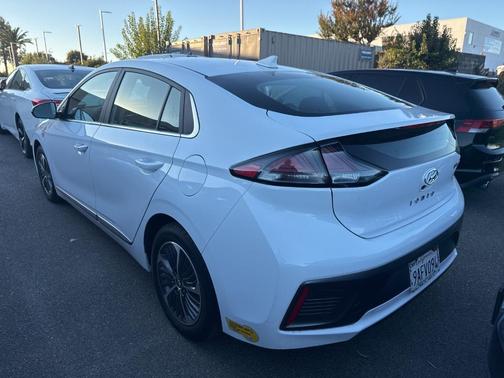 2022 Hyundai IONIQ Plug-In Hybrid SEL