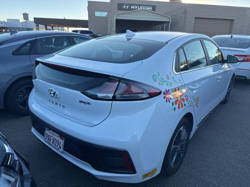 2022 Hyundai IONIQ Plug-In Hybrid SEL