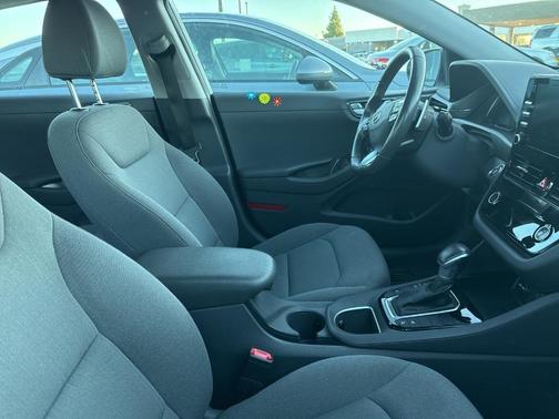 2022 Hyundai IONIQ Plug-In Hybrid SEL