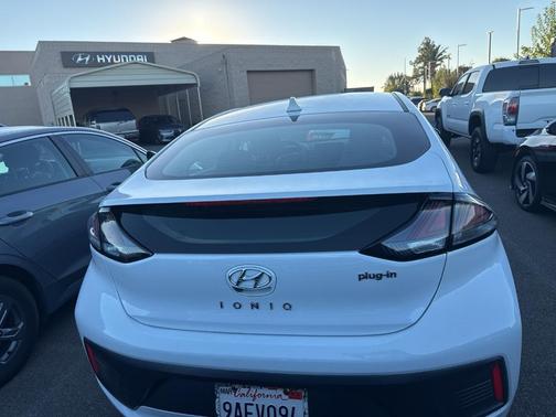 2022 Hyundai IONIQ Plug-In Hybrid SEL