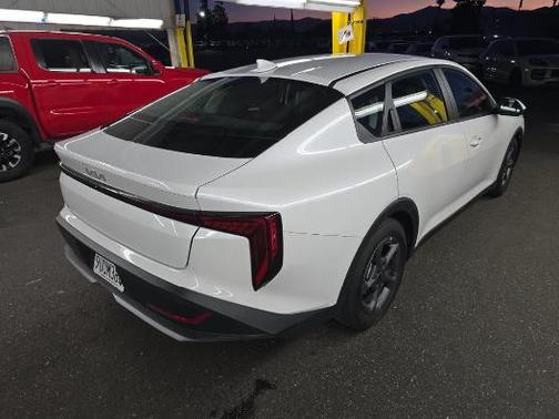 Snow White Pearl 2025 Kia K4