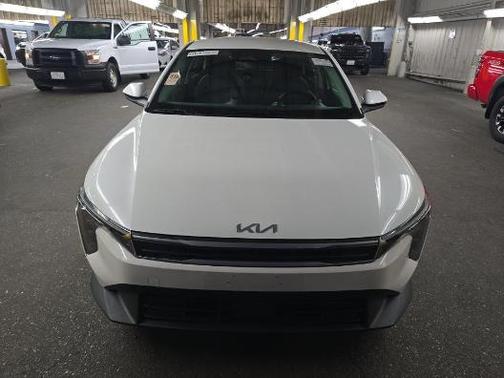 Snow White Pearl 2025 Kia K4