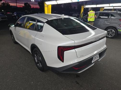 Snow White Pearl 2025 Kia K4