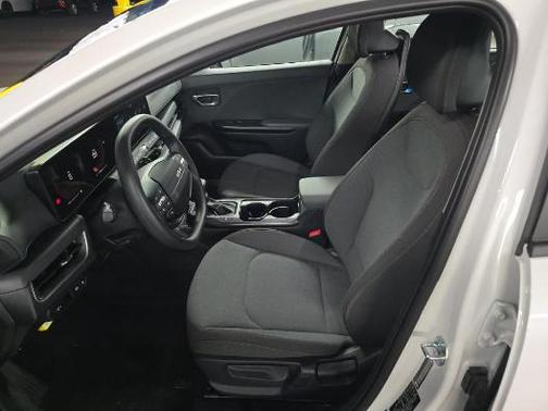 Snow White Pearl 2025 Kia K4