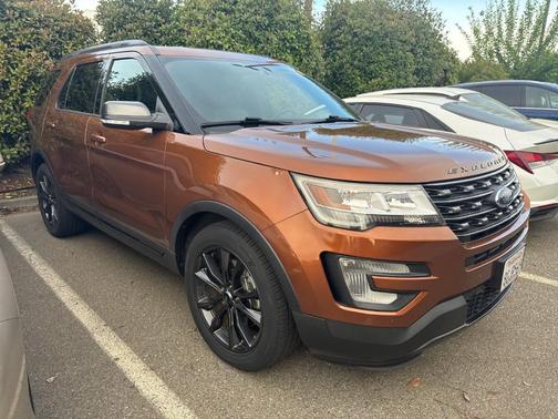 Canyon Ridge Metallic 2017 Ford Explorer XLT