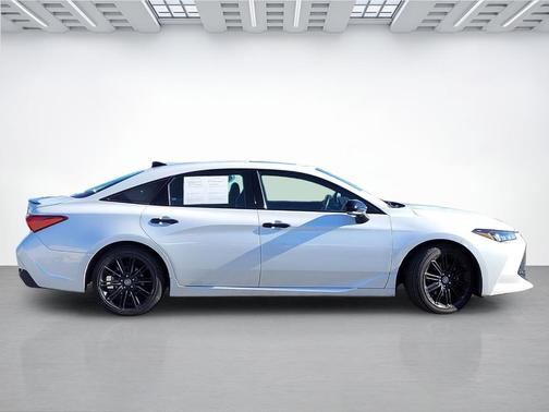 2022 Toyota Avalon Hybrid XSE Nightshade