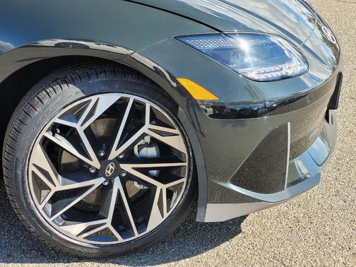 2024 Hyundai IONIQ 6 SEL