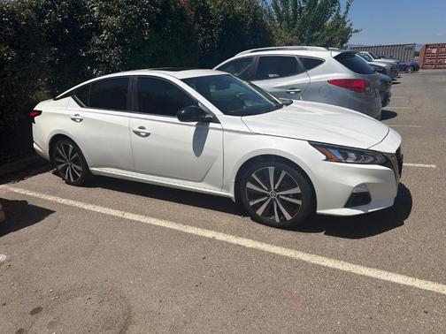 White 2021 Nissan Altima 2.5 SR