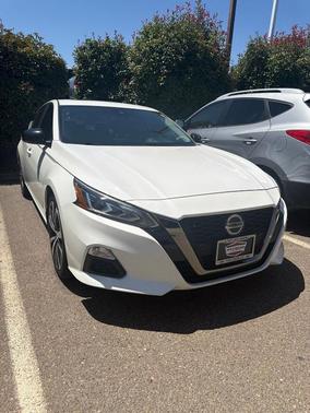 White 2021 Nissan Altima 2.5 SR