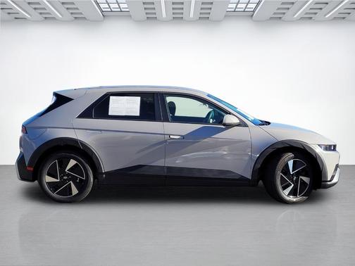 2025 Hyundai IONIQ 5 SE Standard Range