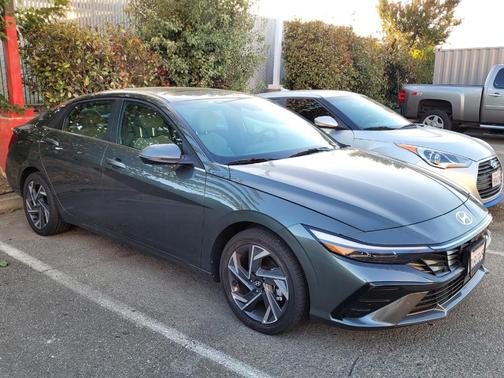 2025 Hyundai ELANTRA HEV Limited