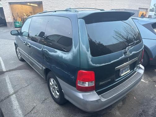 2005 Kia Sedona LX