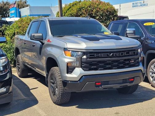 Sterling Gray Metallic 2024 Chevrolet Silverado 1500 Custom Trail Boss
