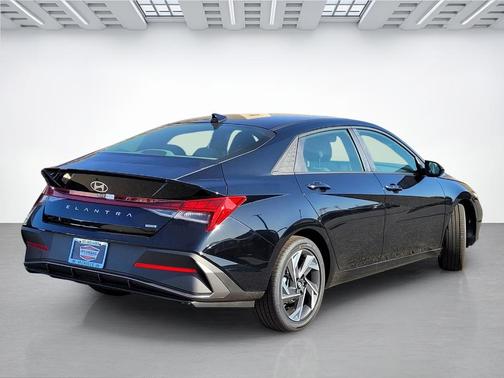 2025 Hyundai ELANTRA HEV SEL Sport