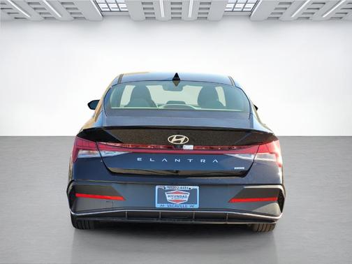 2025 Hyundai ELANTRA HEV SEL Sport