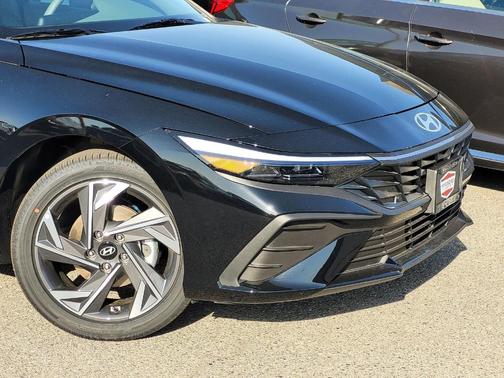 2025 Hyundai ELANTRA HEV SEL Sport