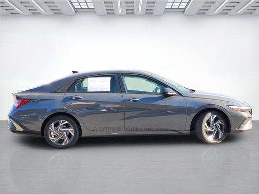 2025 Hyundai ELANTRA HEV SEL