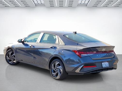 2025 Hyundai ELANTRA HEV SEL