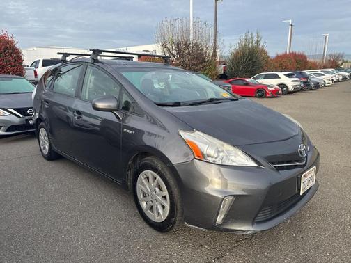 2014 Toyota Prius v Two