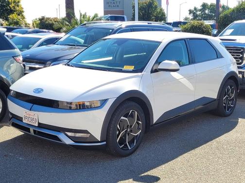 2024 Hyundai IONIQ 5 SEL