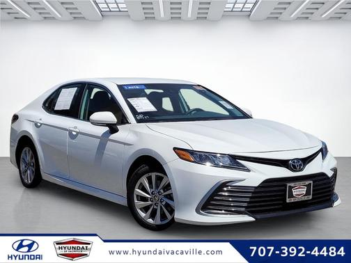 Ice 2023 Toyota Camry LE