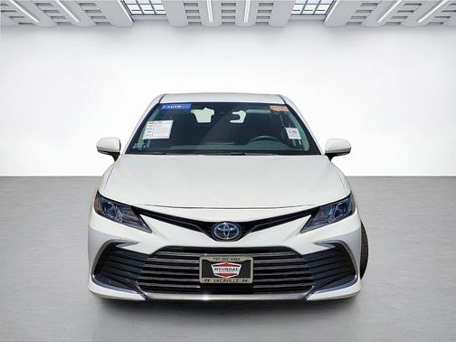 Ice 2023 Toyota Camry LE