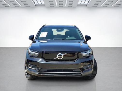 Onyx Black Metallic 2021 Volvo XC40 Recharge Pure Electric P8