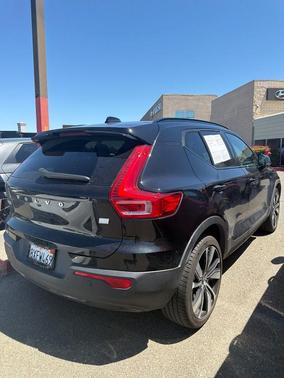 Onyx Black Metallic 2021 Volvo XC40 Recharge Pure Electric P8