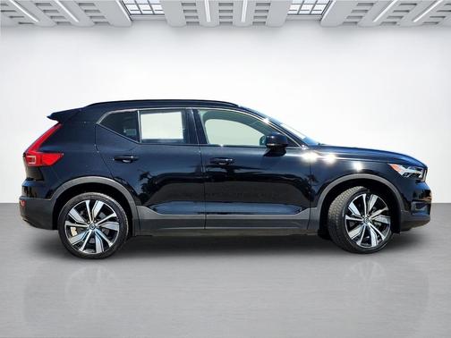 Onyx Black Metallic 2021 Volvo XC40 Recharge Pure Electric P8
