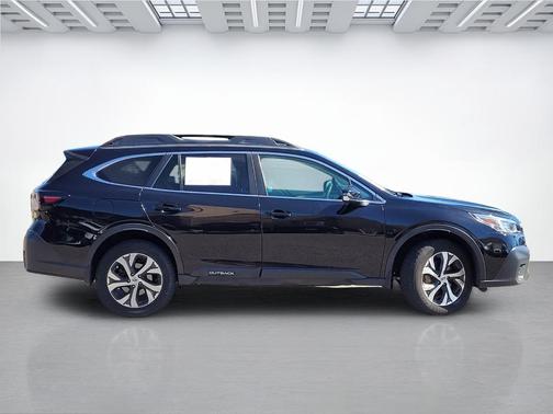 Crystal Black Silica 2022 Subaru Outback Limited