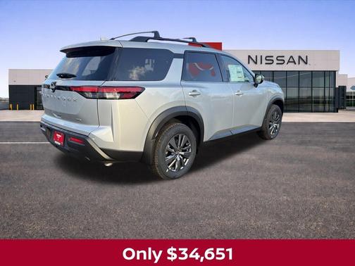2025 Nissan Pathfinder SV