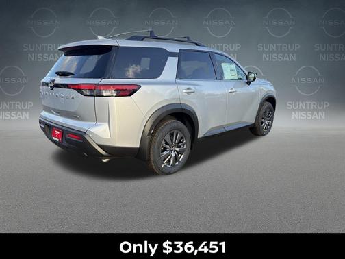 2025 Nissan Pathfinder SV