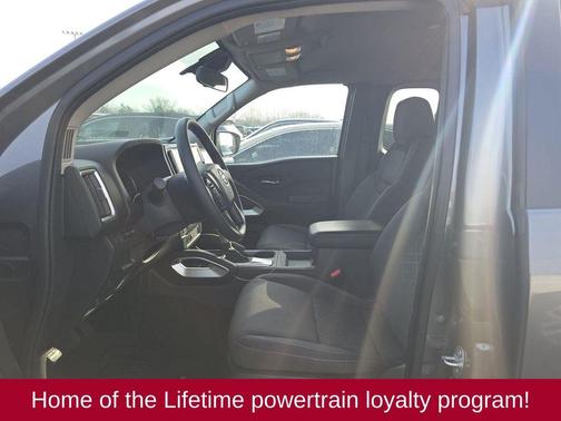 2025 Nissan Frontier SV