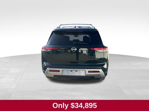 2024 Nissan Pathfinder SL