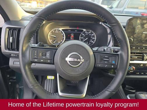 2024 Nissan Pathfinder SL