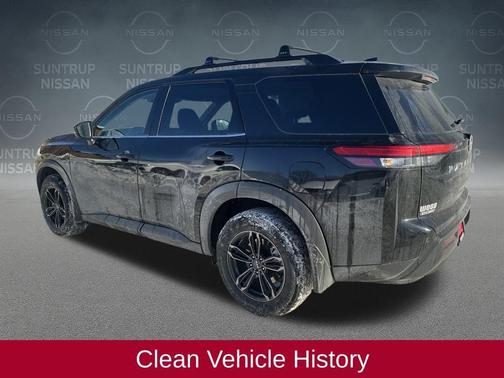 2024 Nissan Pathfinder SV