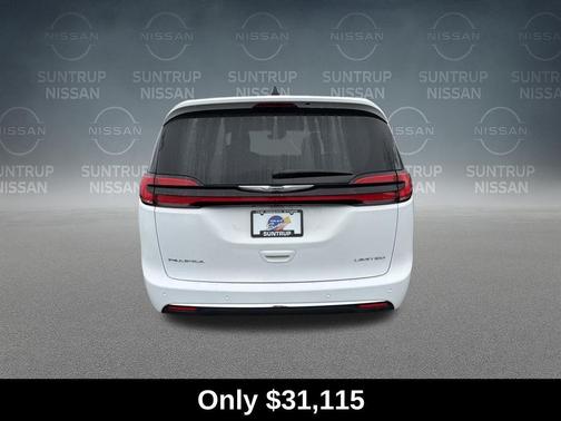 Bright White Clearcoat 2024 Chrysler Pacifica Limited