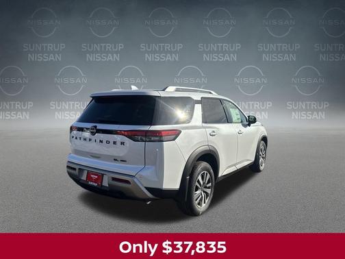 2025 Nissan Pathfinder SL