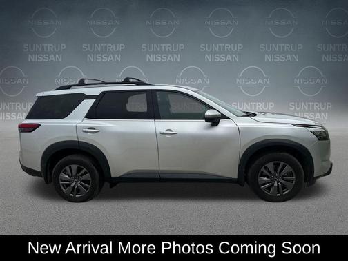 Brilliant Silver Metallic 2025 Nissan Pathfinder SV