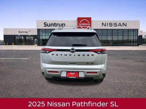 2025 Nissan Pathfinder SL