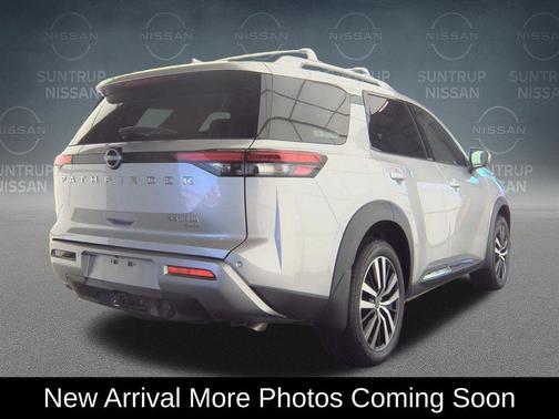 Brilliant Silver Metallic 2025 Nissan Pathfinder Platinum