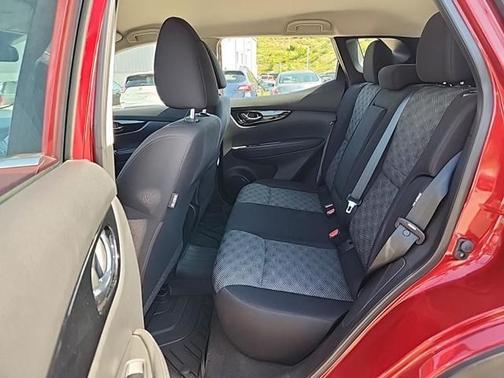2022 Nissan Rogue Sport SV