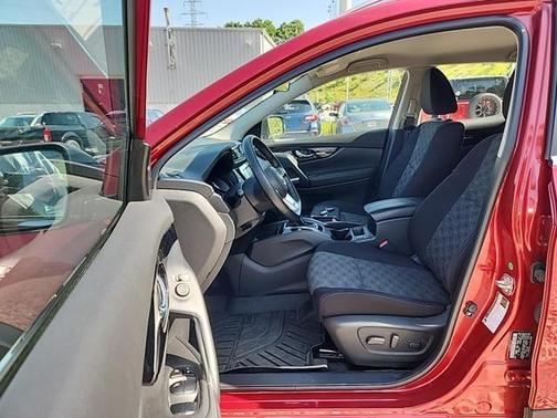 2022 Nissan Rogue Sport SV