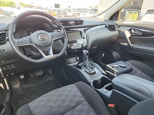 2022 Nissan Rogue Sport SV