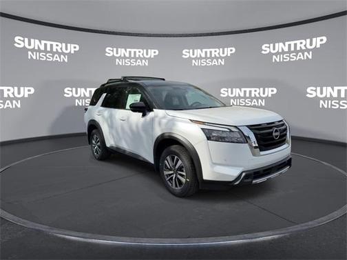 2025 Nissan Pathfinder SL