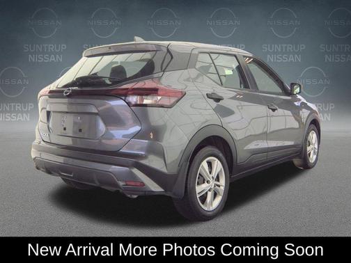 Gun Metallic 2023 Nissan Kicks S