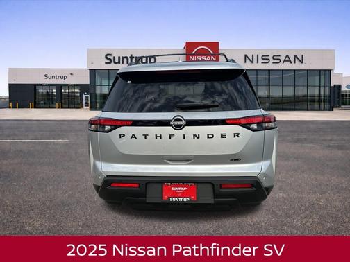 2025 Nissan Pathfinder SV