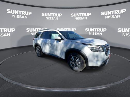 2025 Nissan Pathfinder SL